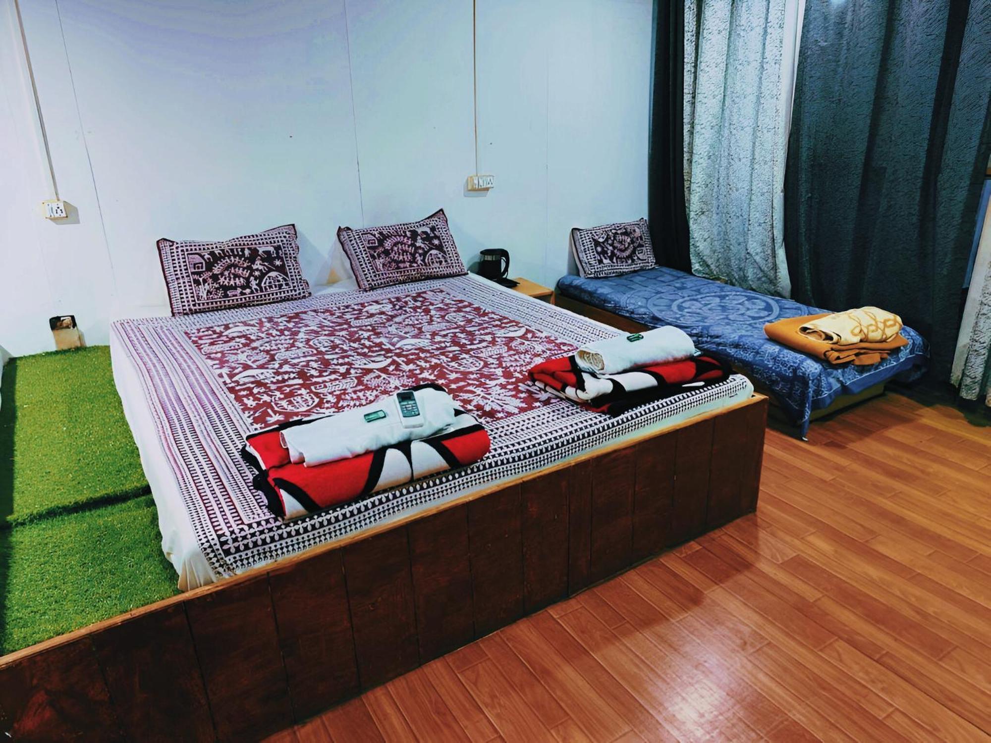 Forrest Homestay Villa Bhor Eksteriør bilde